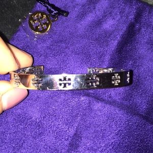 Tory Burch T Cuff Bracelet (silver)